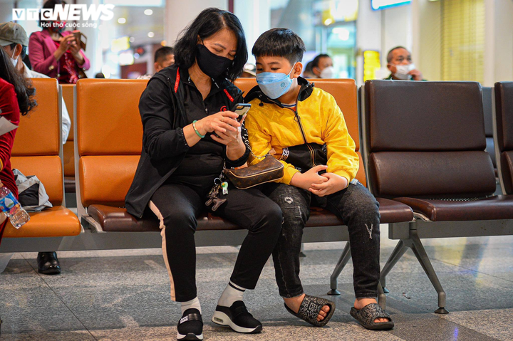 Trực tiếp: Gần 300 người Việt ở Ukraine về nước - 2