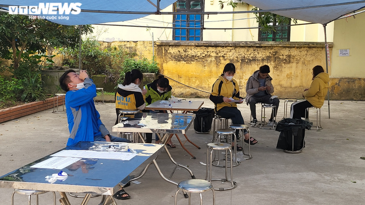 Bắc Giang: Trạm y tế cấp phiếu xét nghiệm để trống thông tin, dân tự điền tên - 2