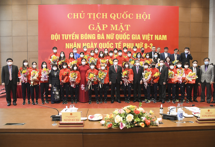Chủ tịch Quốc hội gặp mặt Đội tuyển Bóng đá nữ Việt Nam - 4