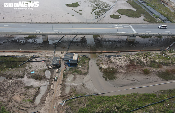 Ảnh: Ao tù khổng lồ bên cánh rừng phòng hộ chết khô ở Hải Phòng - 12