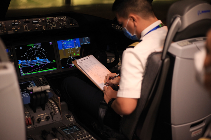 Thêm chuyến bay đón 300 người Việt ở Ukraine sắp về nước - 3