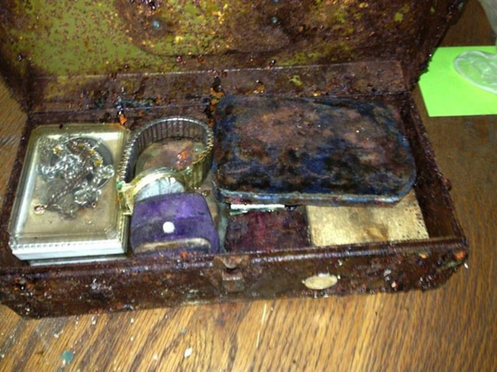 Dọn nhà để bán, anh chàng không dám tin khi phát hiện thứ nằm dưới tấm thảm cũ - 8