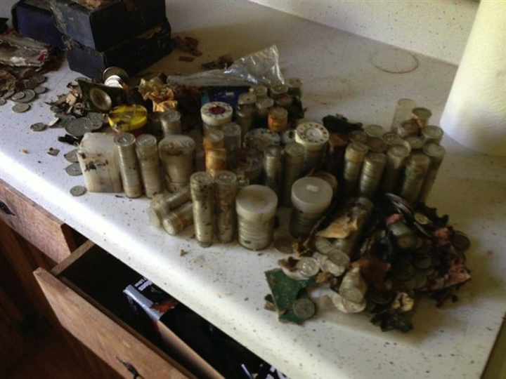 Dọn nhà để bán, anh chàng không dám tin khi phát hiện thứ nằm dưới tấm thảm cũ - 7