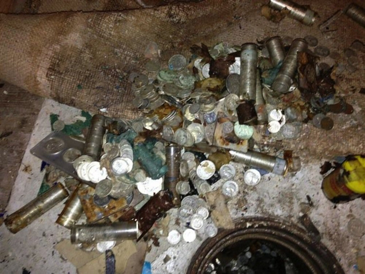 Dọn nhà để bán, anh chàng không dám tin khi phát hiện thứ nằm dưới tấm thảm cũ - 5