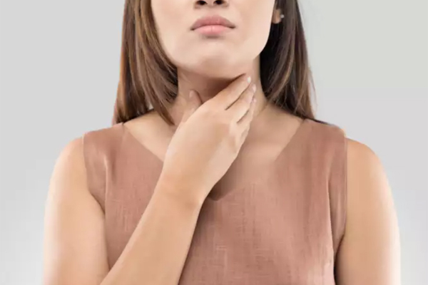 Triệu chứng nhiễm Omicron ở người đã tiêm vaccine COVID-19 - 1