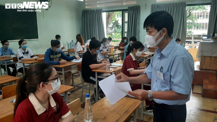 Phụ huynh ở TP.HCM: Tôi rất mừng nếu thi tốt nghiệp THPT 2022 chia thành 2 đợt - 1