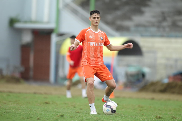 HLV Park Hang Seo gọi Adriano Schmidt lên tuyển Việt Nam - 1