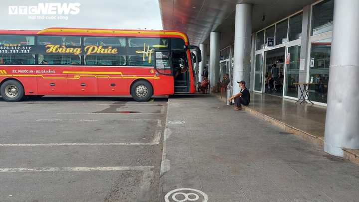 Xăng dầu đắt kỷ lục, doanh nghiệp vận tải kiệt quệ chưa từng thấy - 1