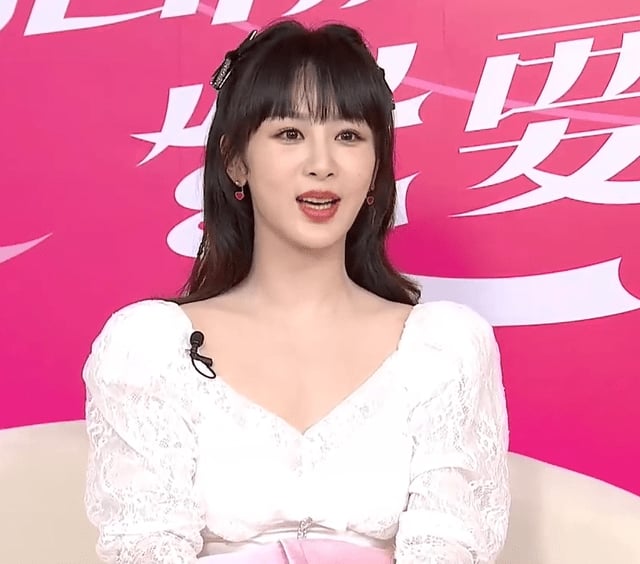 Dương Tử xuất hiện như 'công chúa Lọ Lem' trong một sự kiện, các netizen  'mê mẩn' vì mỹ nhân sở hữu điều này? | Phụ Nữ & Gia Đình