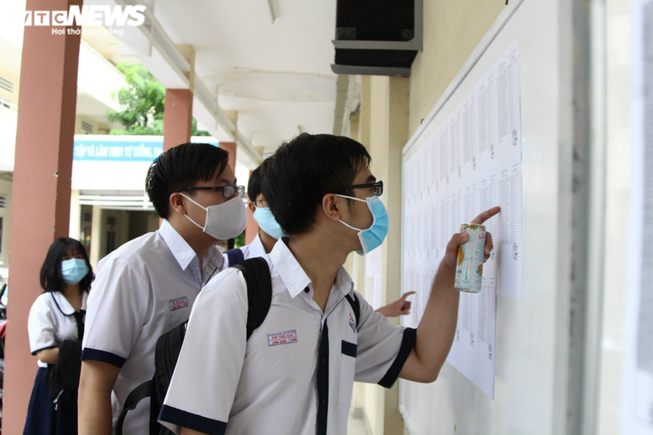 Phụ huynh ở TP.HCM: Tôi rất mừng nếu thi tốt nghiệp THPT 2022 chia thành 2 đợt - 2