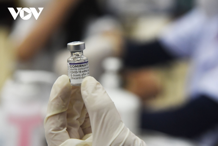 Phụ huynh Hà Nội chuẩn bị tâm lý khi cho con 5-11 tuổi tiêm vaccine COVID-19 - 2