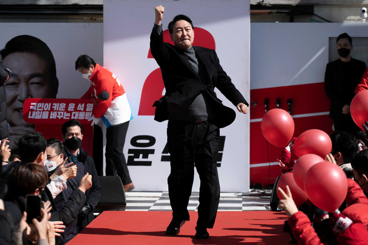 Tân Tổng thống Hàn Quốc sẽ tạo ra sự khác biệt với chính quyền ông Moon Jae-in? - 1