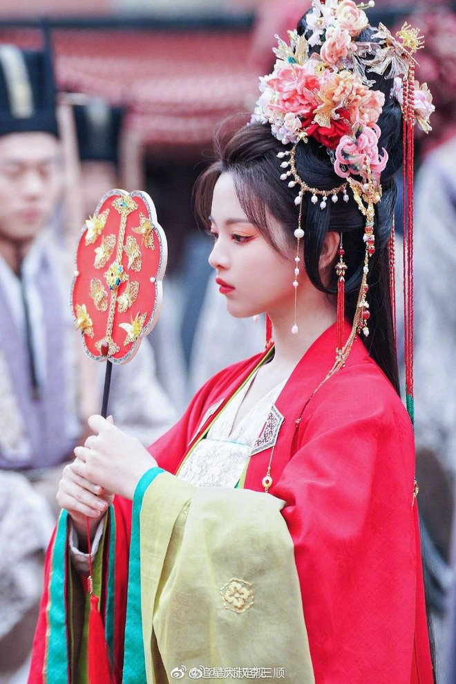 Dương Siêu Việt thảm họa diễn xuất ảnh 2 Bị chê 'thảm họa diễn xuất', Dương Siêu Việt liên tục được đóng vai chính - 2