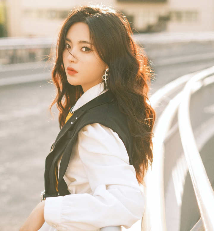 Dương Siêu Việt thảm họa diễn xuất ảnh 12 Bị chê 'thảm họa diễn xuất', Dương Siêu Việt liên tục được đóng vai chính - 12