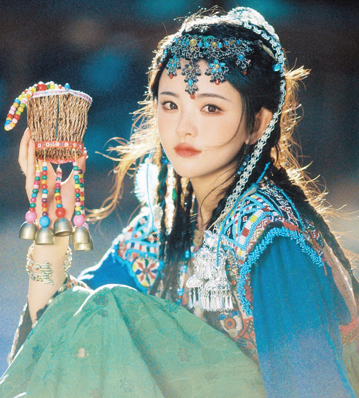 Dương Siêu Việt thảm họa diễn xuất ảnh 14 Bị chê 'thảm họa diễn xuất', Dương Siêu Việt liên tục được đóng vai chính - 14