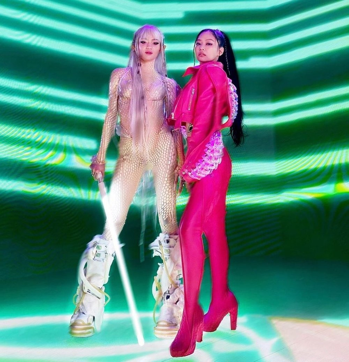 Tình bạn giữa Jennie (BLACKPINK) và nữ ca sĩ từng 2 lần sinh con cho Elon Musk - 4