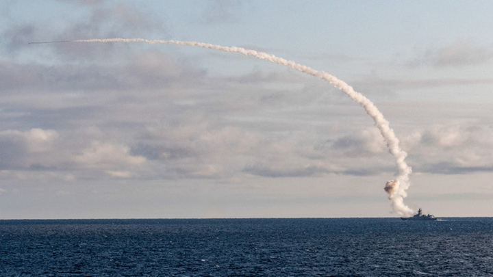 Nga xác nhận tấn công các sân bay phía Tây Ukraine - 1