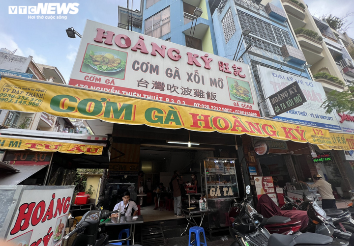 TP.HCM: Giá xăng, gas tăng chóng mặt, nhiều chủ quán ăn uống 'rớt nước mắt' - 1