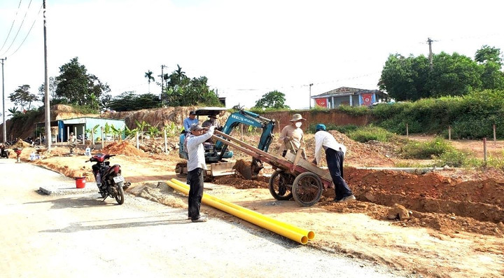 Ảnh: Hơn 200 tỷ đồng làm 10km đường 3 năm chưa xong - 7