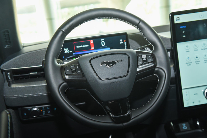 Chi tiết SUV điện Ford Mustang Mach E đầu tiên tại Việt Nam - 12