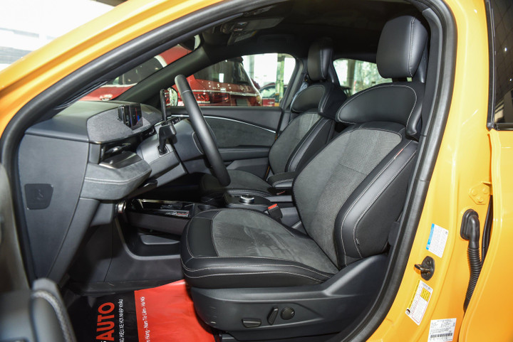 Chi tiết SUV điện Ford Mustang Mach E đầu tiên tại Việt Nam - 8