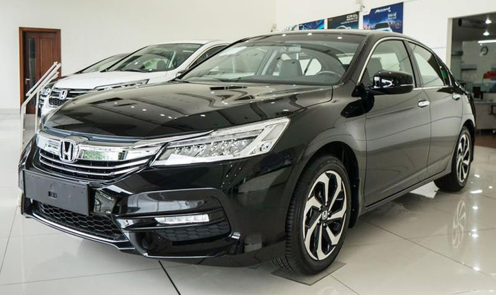 Top 10 xe bán ế nhất tháng 2: Toyota Corolla Altis bản cũ vẫn èo uột - 4