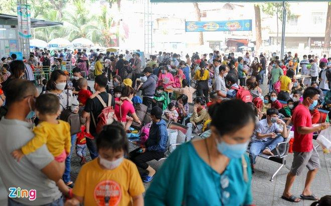 Số trẻ F0 tăng cao, TP.HCM yêu cầu các viện thêm giường điều trị - 1