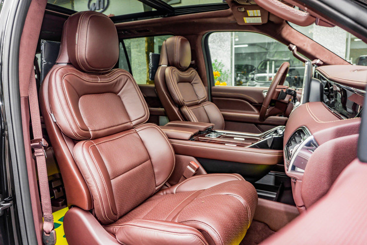 Chi tiết Lincoln Navigator L Black Label 2022 tại Việt Nam - 15