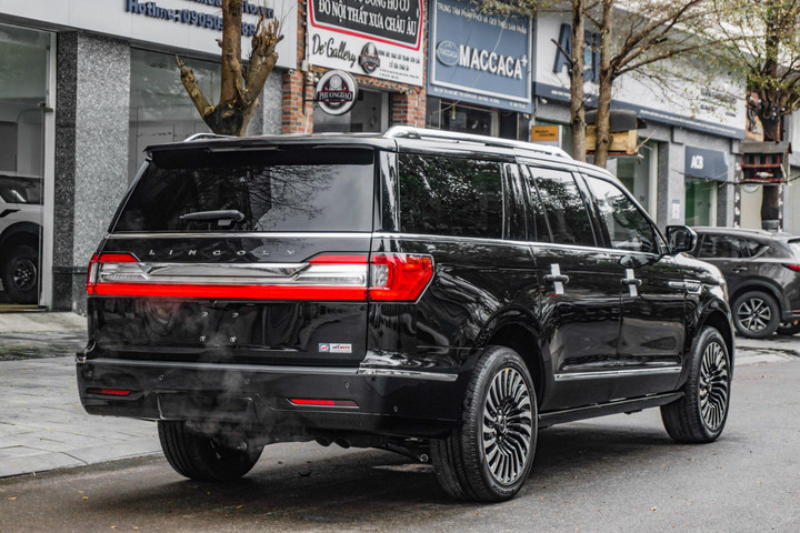 Chi tiết Lincoln Navigator L Black Label 2022 tại Việt Nam - 3