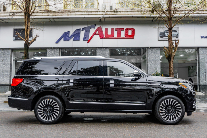 Chi tiết Lincoln Navigator L Black Label 2022 tại Việt Nam - 11
