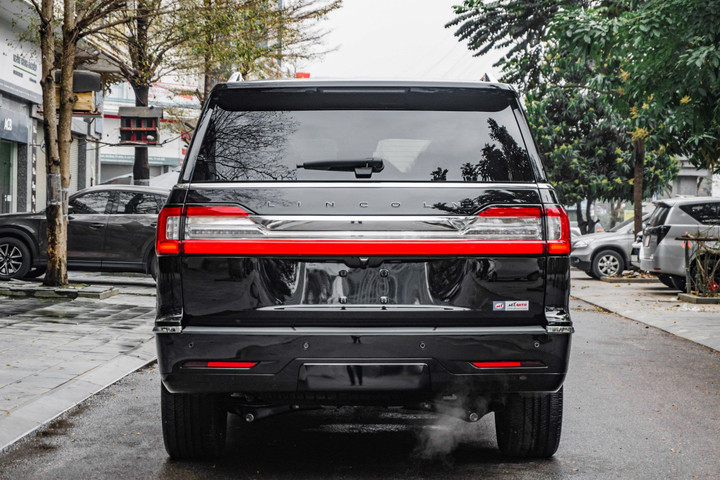 Chi tiết Lincoln Navigator L Black Label 2022 tại Việt Nam - 5