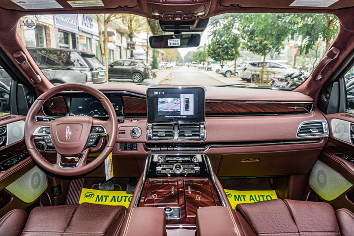 Chi tiết Lincoln Navigator L Black Label 2022 tại Việt Nam - 12