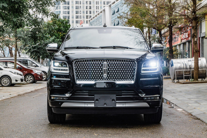 Chi tiết Lincoln Navigator L Black Label 2022 tại Việt Nam - 4