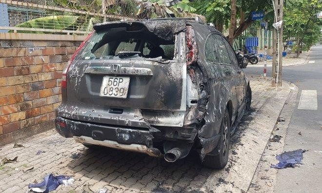 Truy tìm kẻ phóng hỏa đốt 3 ô tô lúc rạng sáng ở TP.HCM - 2