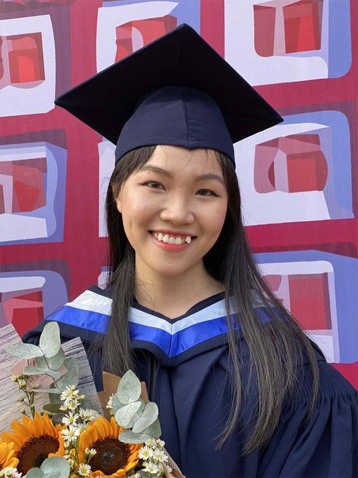 Nữ sinh tốt nghiệp loại giỏi cùng lúc hai ngành - 1