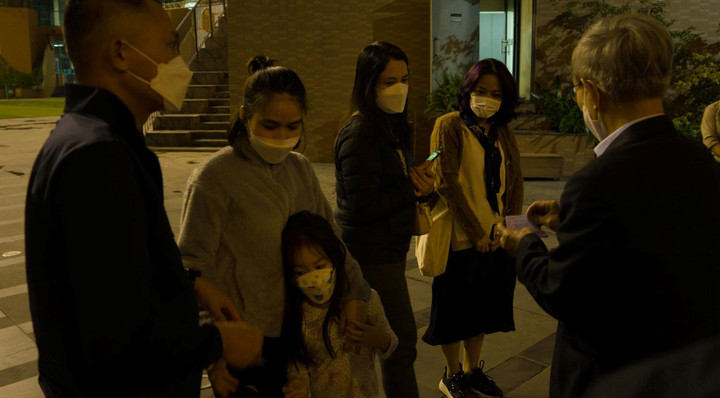 Hà Nội: Xếp hàng từ nửa đêm để mua hồ sơ vào lớp 1 - 9