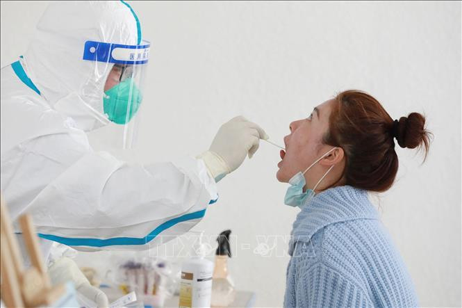 Trung Quốc ghi nhận số ca mắc mới COVID-19 cao nhất trong 2 năm - 1