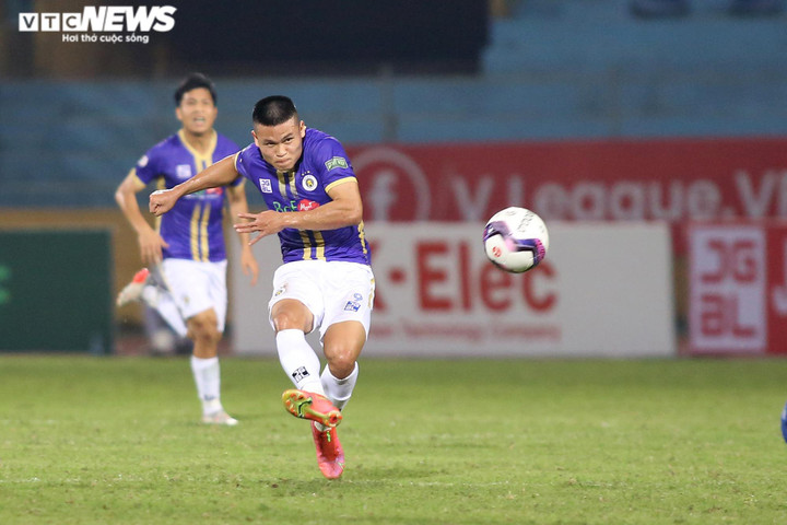 Bùi Tiến Dũng lần đầu tiên giữ sạch lưới trên sân Hàng Đẫy ở V-League - 7