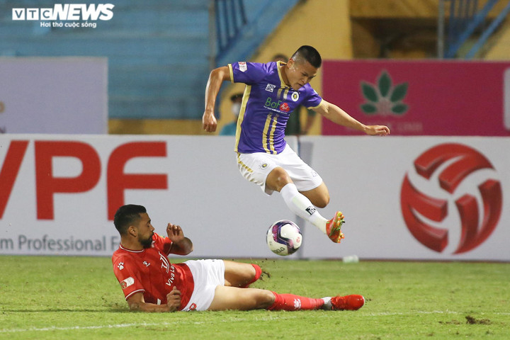 Bùi Tiến Dũng lần đầu tiên giữ sạch lưới trên sân Hàng Đẫy ở V-League - 8