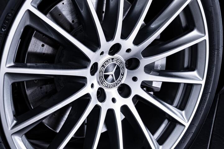 Mercedes S-Class bọc thép của INKAS có gì đặc biệt? - 9