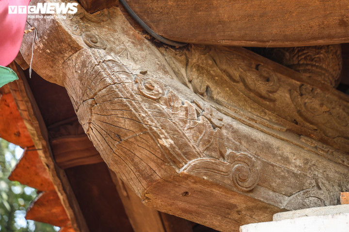 Ảnh: Các pho tượng La Hán chùa Tây Phương bị mối mọt đục loang lổ, bong tróc - 12