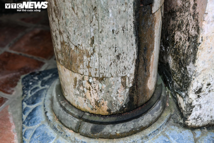 Ảnh: Các pho tượng La Hán chùa Tây Phương bị mối mọt đục loang lổ, bong tróc - 9