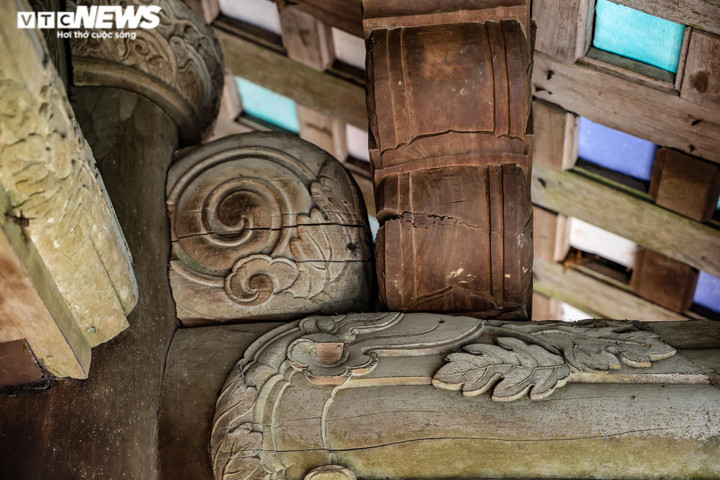 Ảnh: Các pho tượng La Hán chùa Tây Phương bị mối mọt đục loang lổ, bong tróc - 11