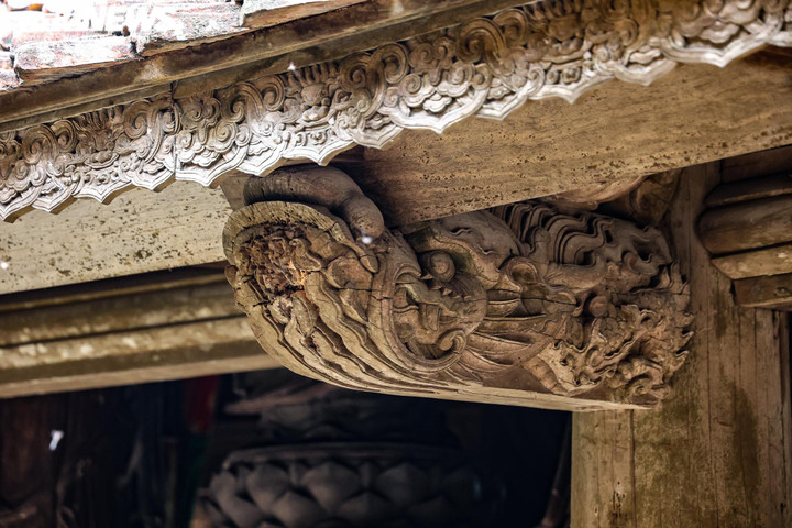 Ảnh: Các pho tượng La Hán chùa Tây Phương bị mối mọt đục loang lổ, bong tróc - 8