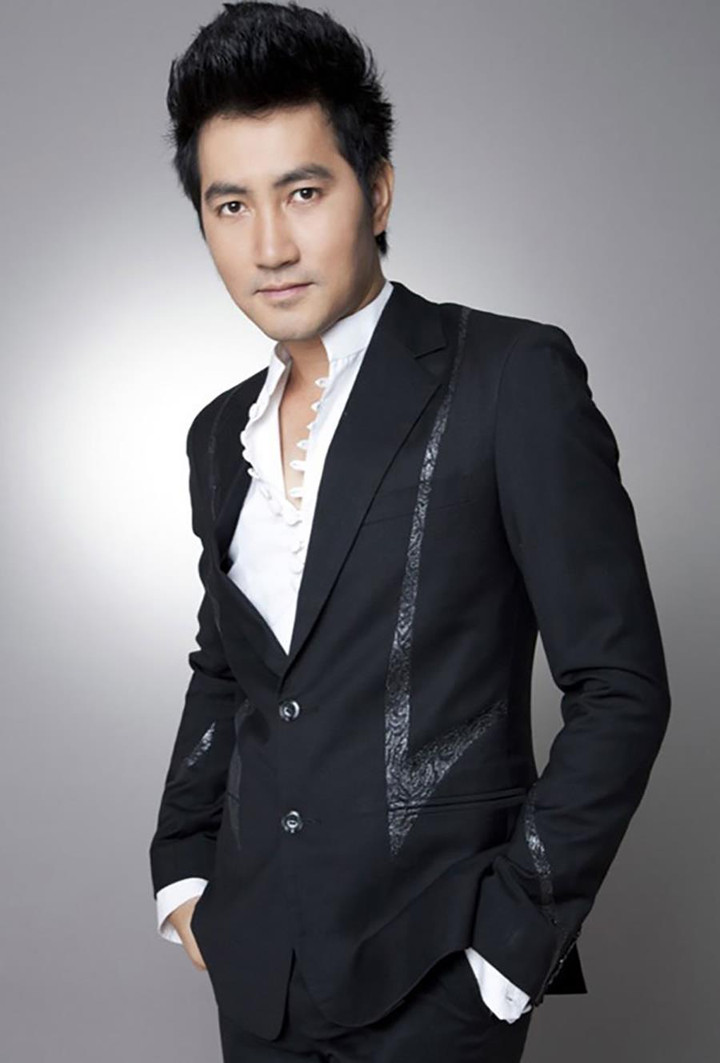 Vì sao mỹ nam làng nhạc Nguyễn Phi Hùng vẫn độc thân ở tuổi U50? - 1