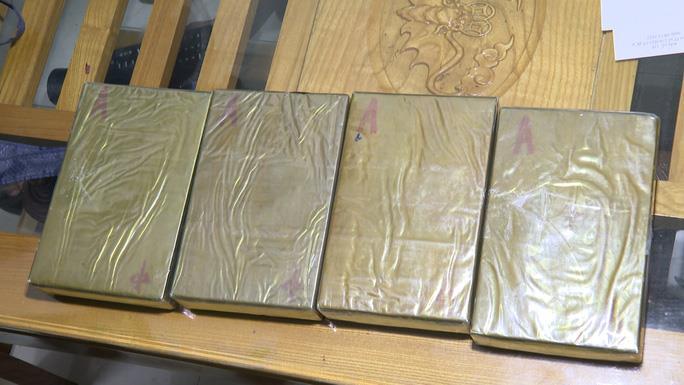 Người phụ nữ bị bắt quả tang mang bán 1,3 kg heroin giữa thành phố - Ảnh 2. Phá đường dây mua bán ma túy hơn 1,3kg ở Thanh Hóa - 2