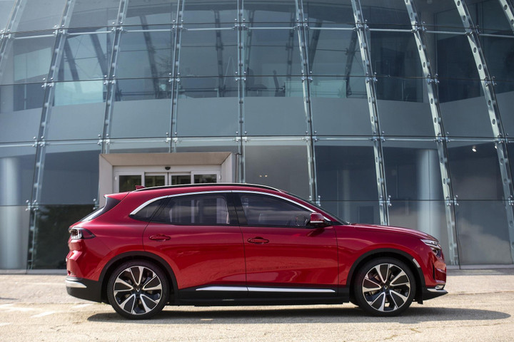 Tuần báo ô tô số 1 Bắc Mỹ đánh giá gì về chính sách thuê pin của VinFast? - 2