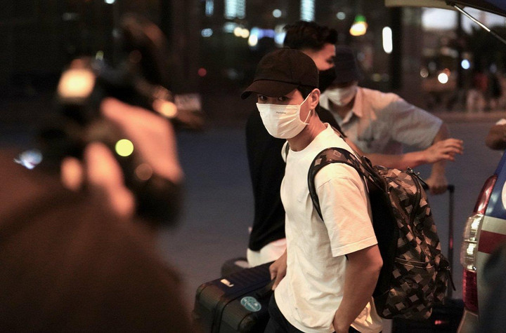 Tân binh Adriano Schmidt được săn đón trong ngày hội quân tuyển Việt Nam - 4