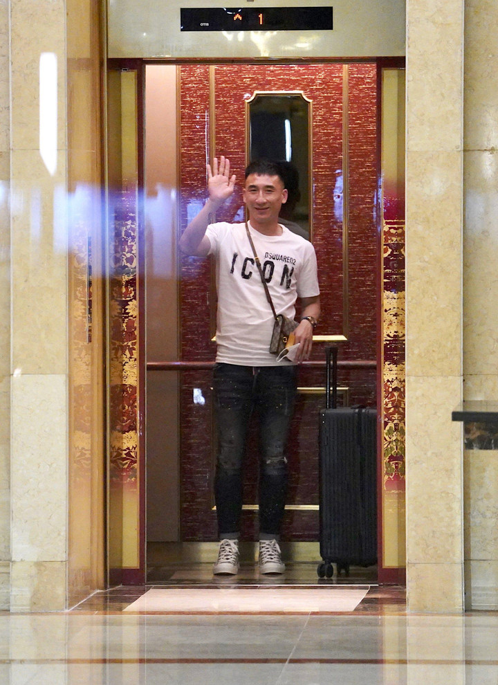 Tân binh Adriano Schmidt được săn đón trong ngày hội quân tuyển Việt Nam - 8