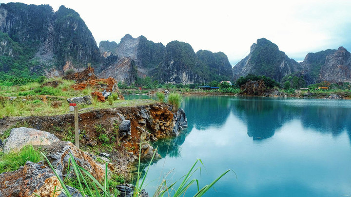 Ngất ngây ngắm sắc xanh biếc của hồ nước đẹp nhất nhì thành phố Cảng - 3